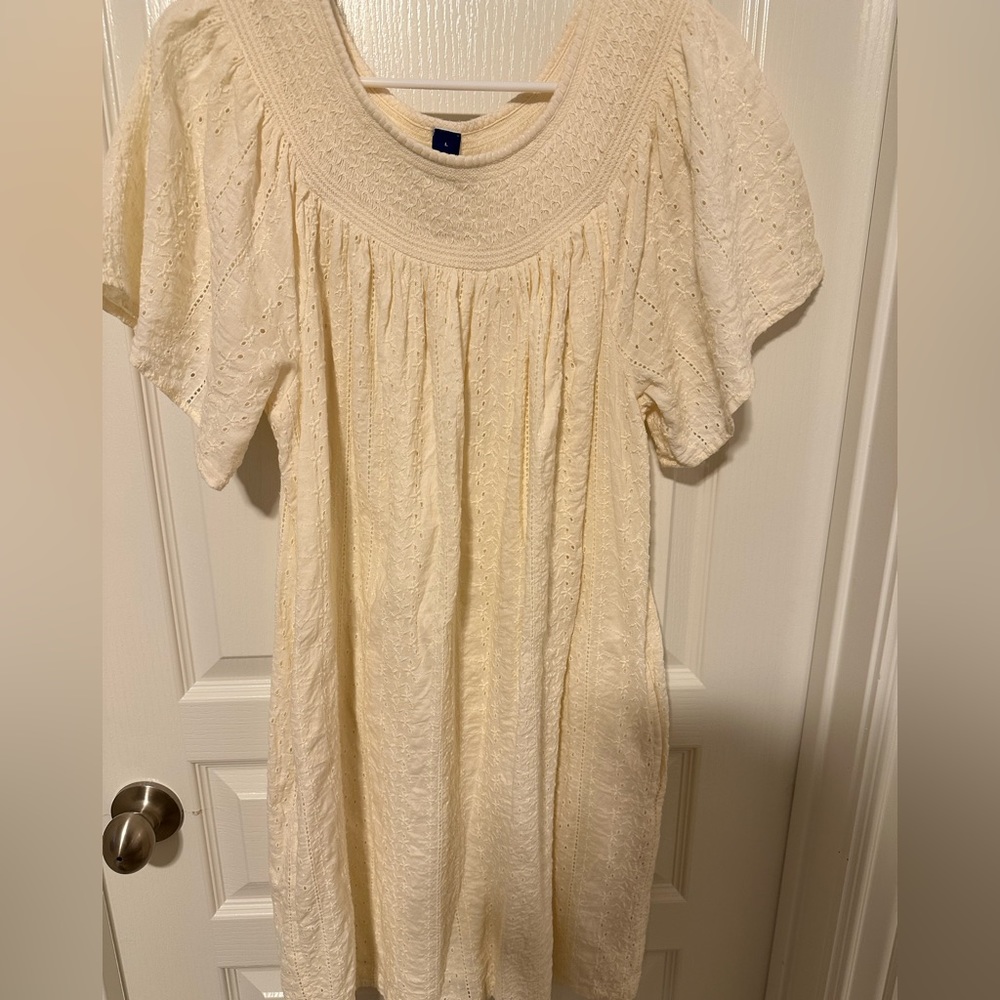 Old Navy summer dress, size L, eyelet detailing and pockets, dress is lined.